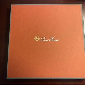 Loro Piana cashmere scarf. Perfect for Fall/ Winter